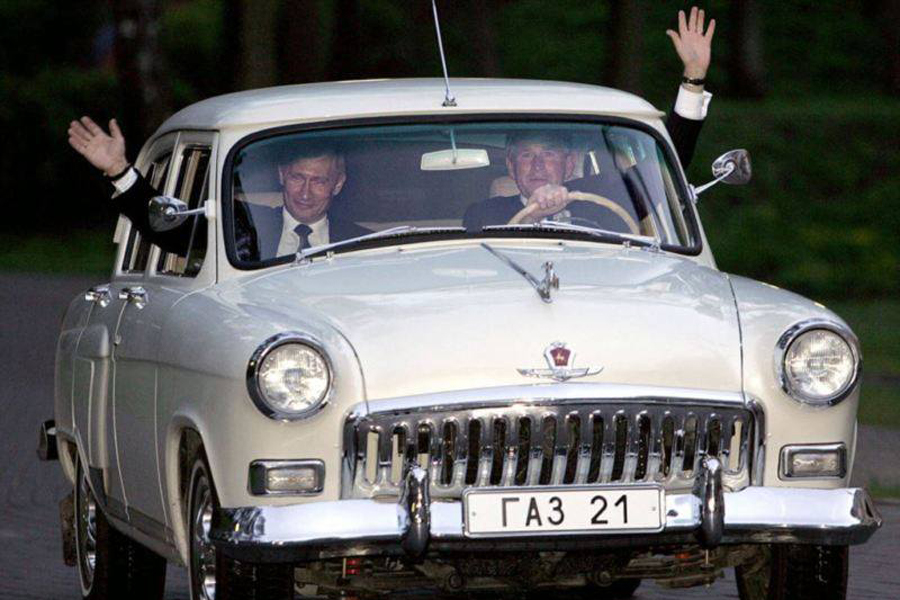 Putin je 2005. predsjednika Busha ponosno vozio u svojoj Volgi